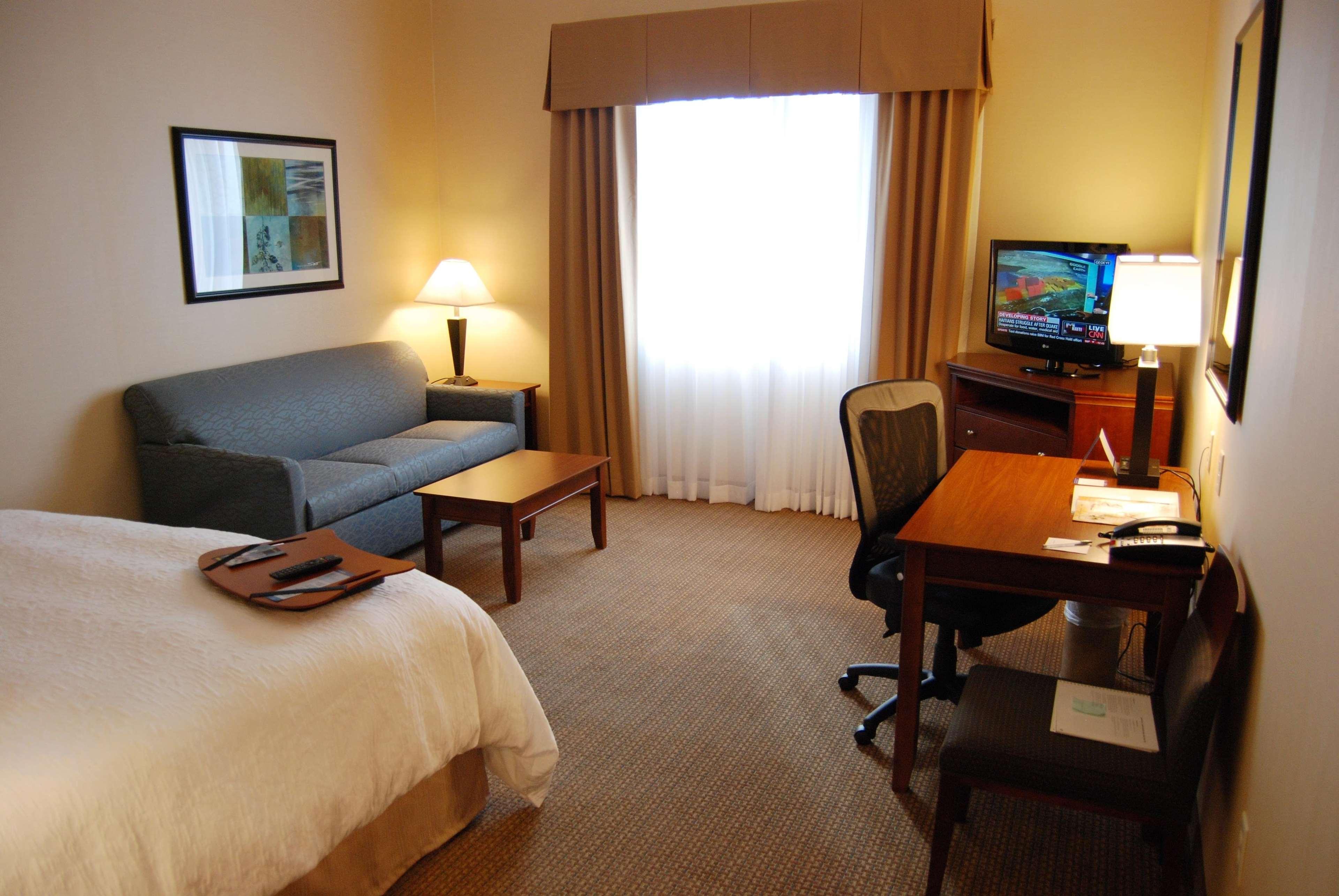 Hampton & Hotel