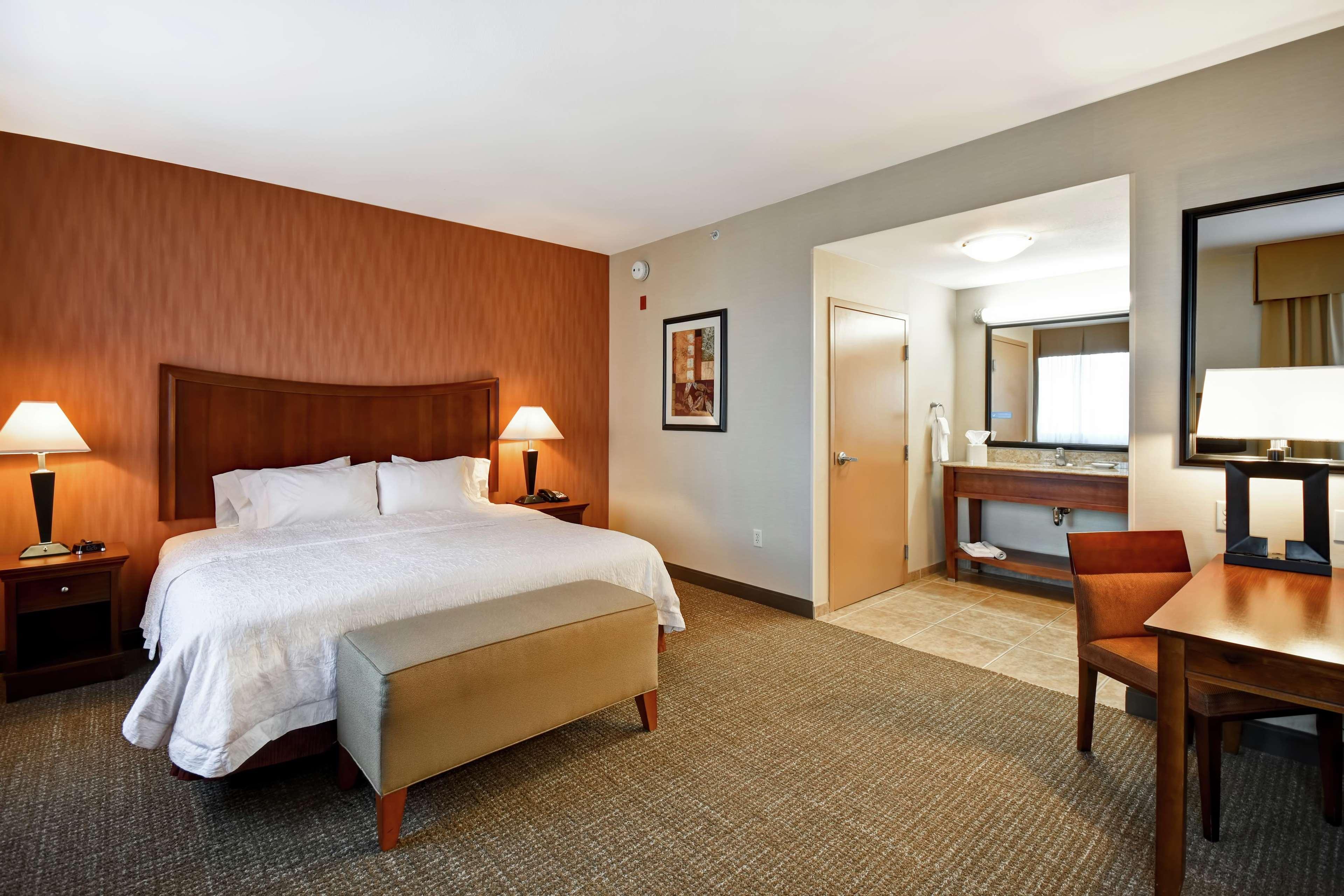 Hampton & Hotel Folsom