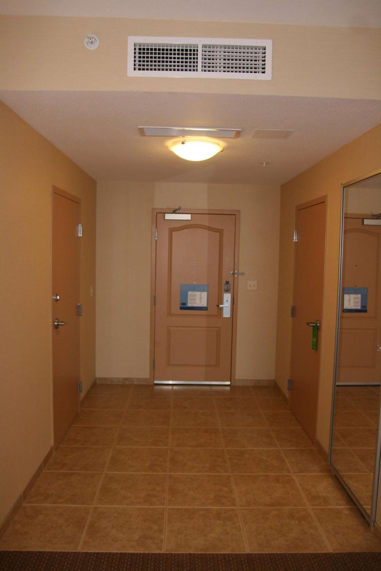 Hampton & Hotel 3*